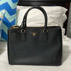 Prada Saffiano Medium Galleria Double Zip Tote - Black